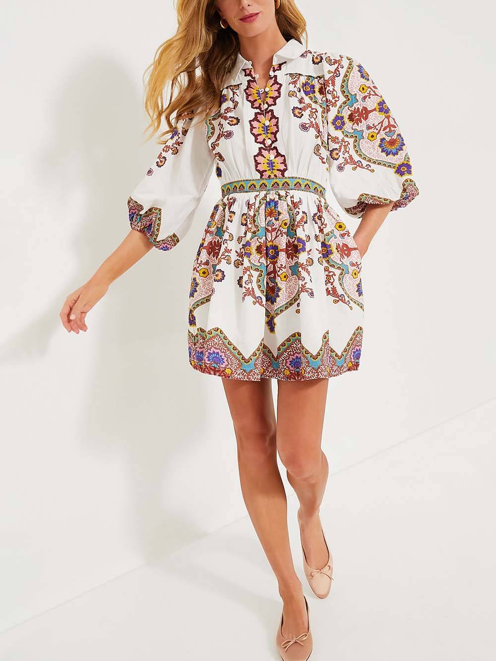 Unieke mini-jurk met pofmouwen en pofmouwen