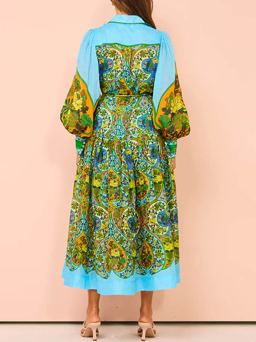 Vest met etnische print, vetersluiting en revers, jurk met lange mouwen