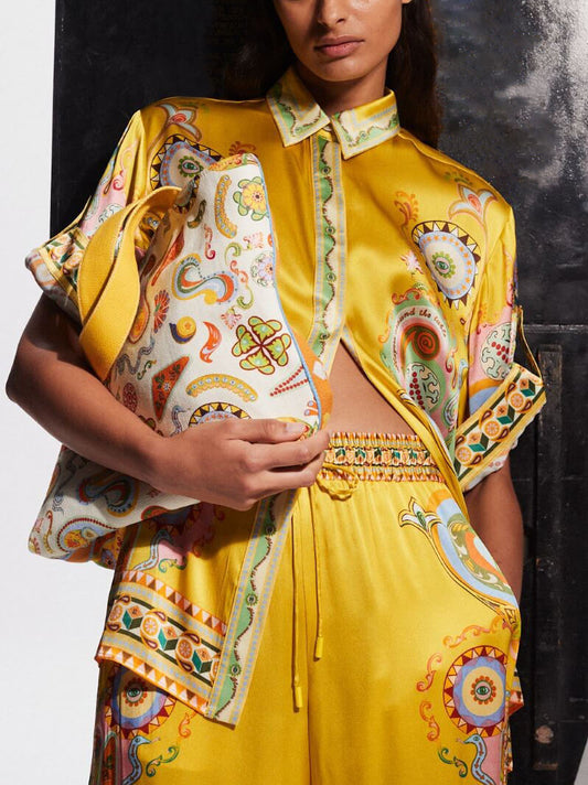 Verfijnd satijnen oversized overhemd met unieke cashewbloemenprint en knopen