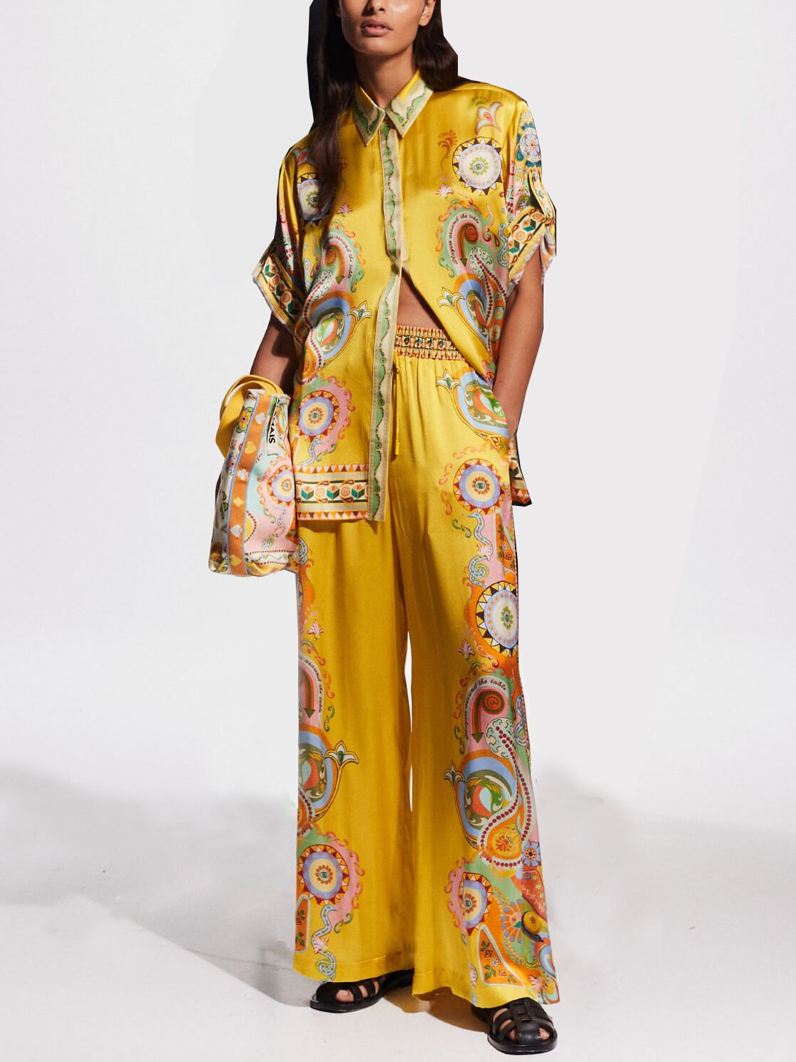 Verfijnd satijnen oversized overhemd met unieke cashewbloemenprint en knopen