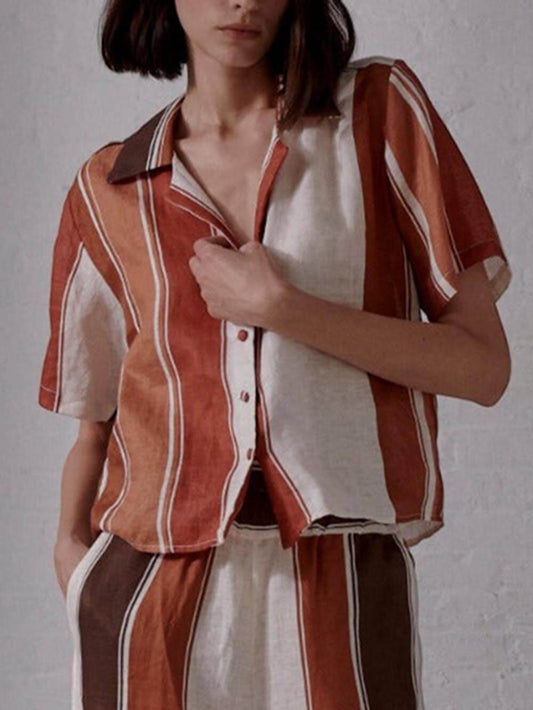 Losvallend, breed gestreept overhemd met patchwork en knoopsluiting