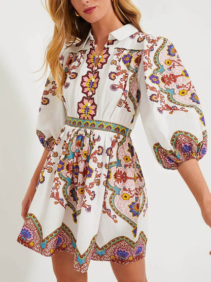 Unieke mini-jurk met pofmouwen en pofmouwen