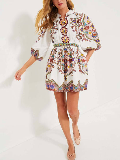 Unieke mini-jurk met pofmouwen en pofmouwen
