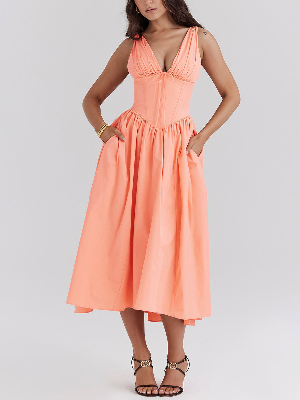 Midi-jurk met diepe V-hals in retro paleisstijl