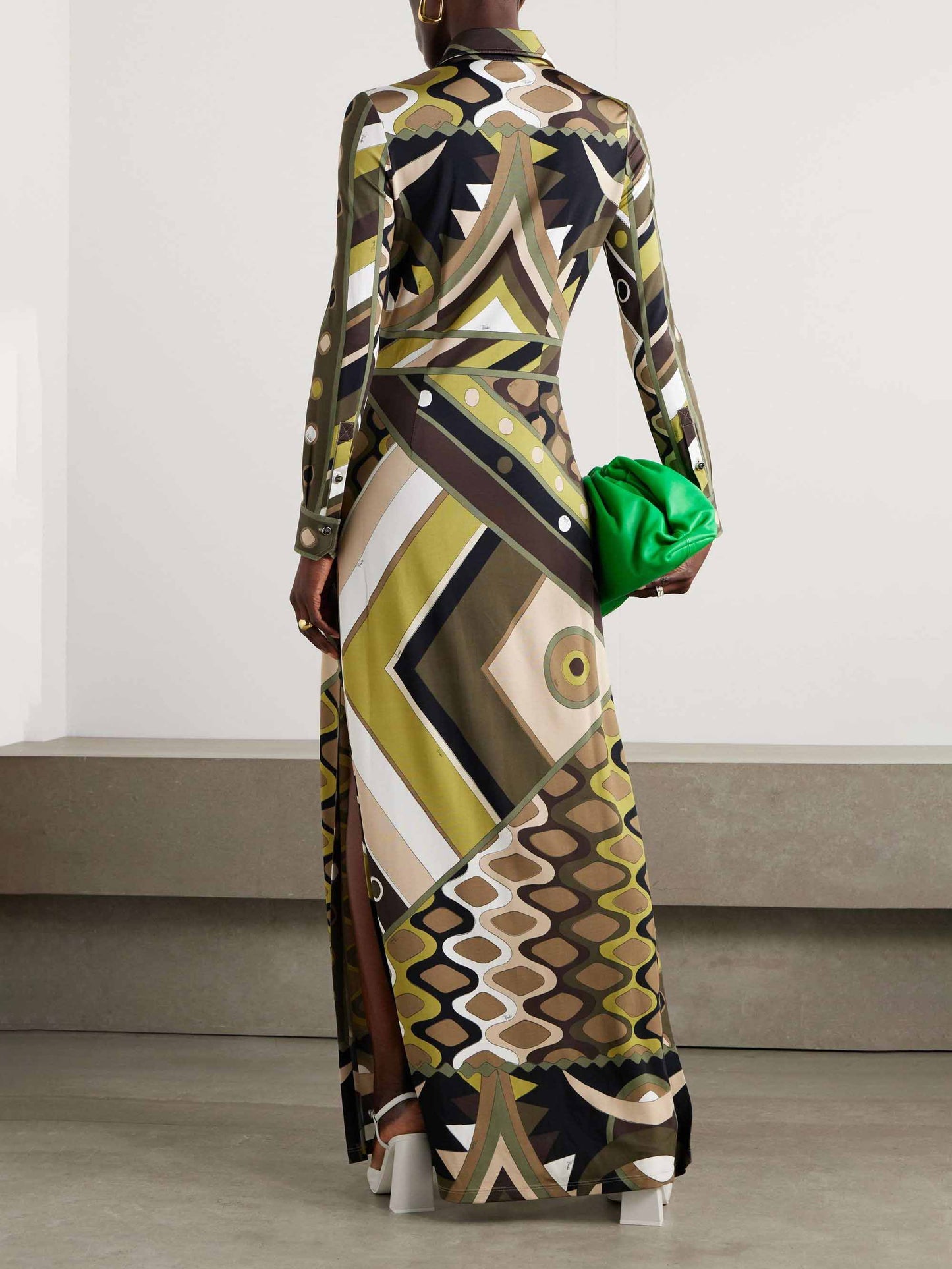 Maxi-jurk met retro persoonlijkheid en abstracte print met lange mouwen