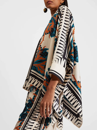 Overhemd met fijne satijnen bloemenprint en vleermuismouwen