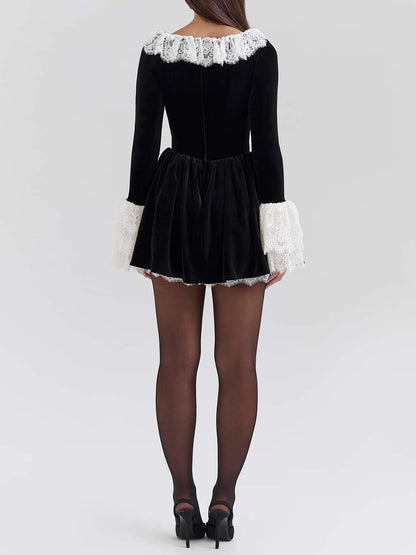 Elegante fluwelen mini-jurk met kanten rand