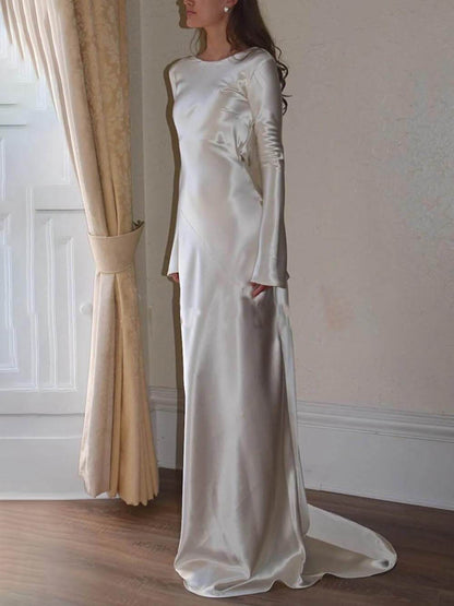 Elegante en prachtige satijnen maxi-jurk zonder rug en ronde hals