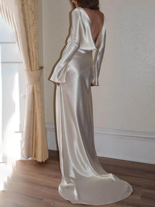 Elegante en prachtige satijnen maxi-jurk zonder rug en ronde hals