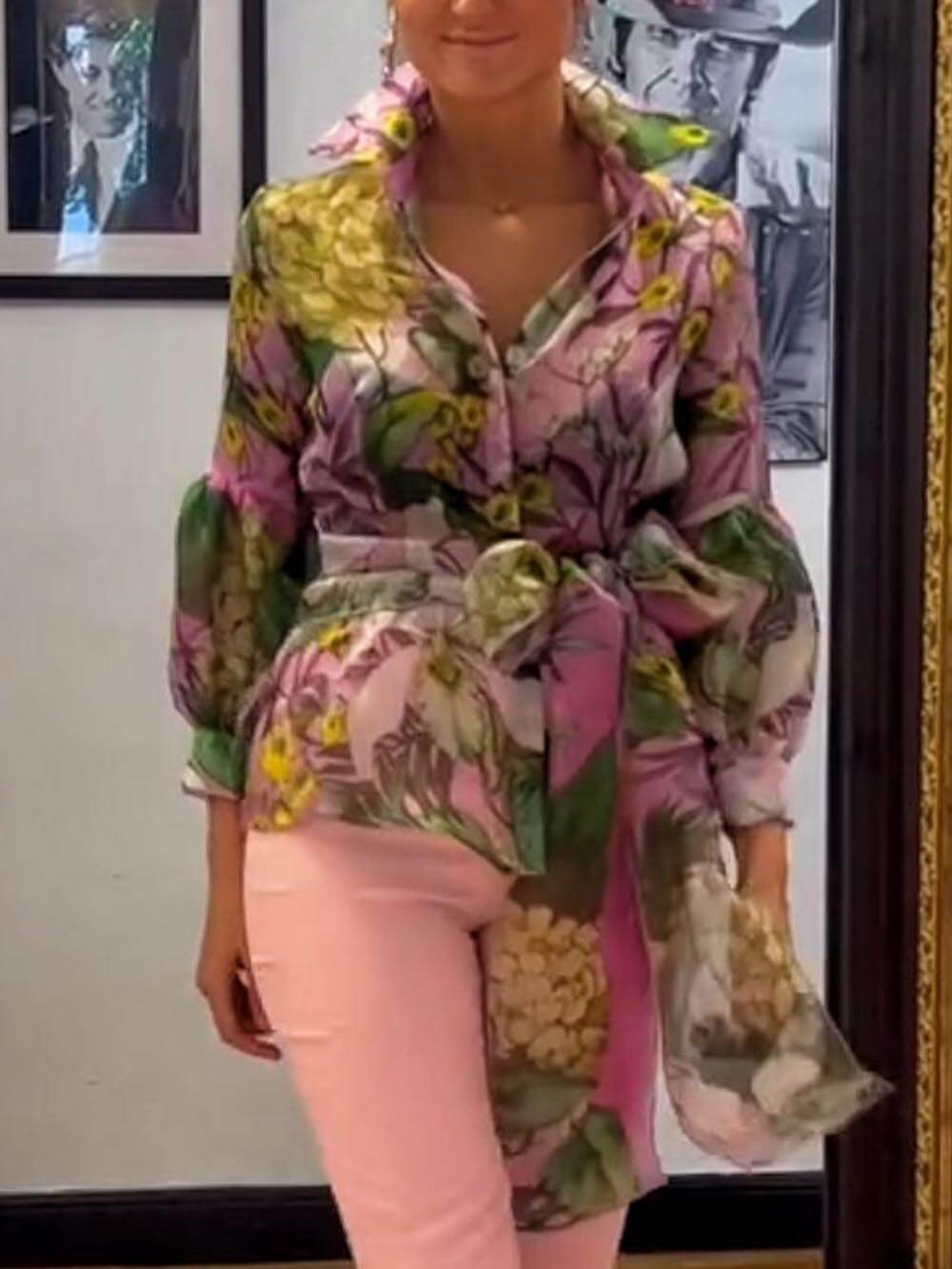Elegant en volwassen overhemd met lange mouwen en bloemenprint