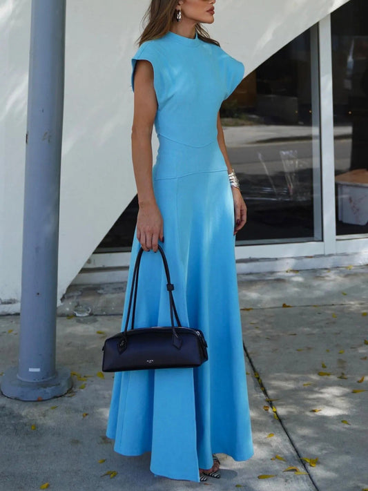 Moderne maxi-jurk met ronde hals, split en brede manchetten