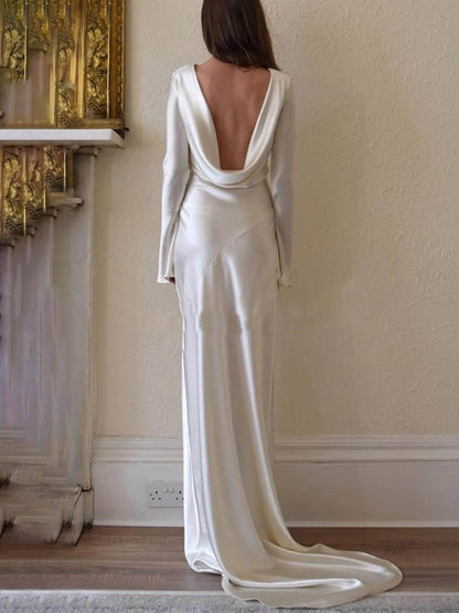 Elegante en prachtige satijnen maxi-jurk zonder rug en ronde hals